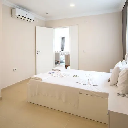 White Star Apartment