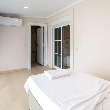 White Star Apartment
